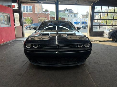 Used 2015 Dodge Challenger SXT RWD image 2
