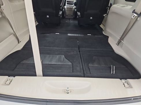 Used 2023 Chrysler Pacifica Touring-L image 41