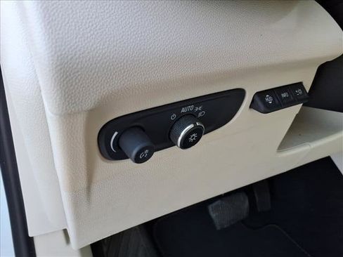 Used 2021 Buick Envision Essence w/ Technology Package I image 29