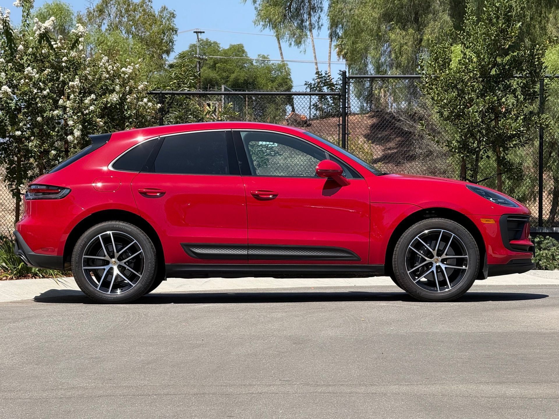 Certified 2026 Porsche Macan AWD/4WD image 8