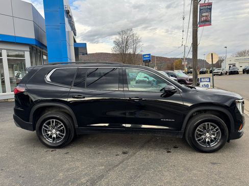 Used 2025 GMC Acadia Elevation image 9