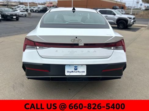 Used 2025 Hyundai Elantra SEL image 8
