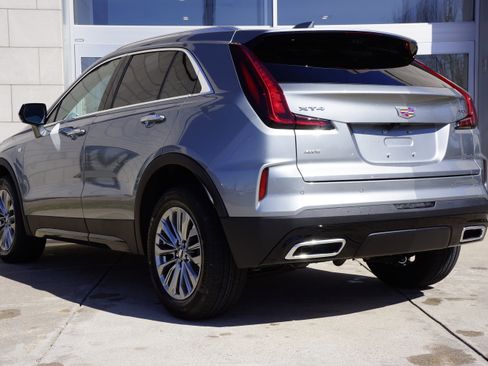 Used 2025 Cadillac XT4 Premium Luxury image 9
