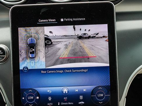 Used 2025 Mercedes-Benz GLC 300 4MATIC image 24