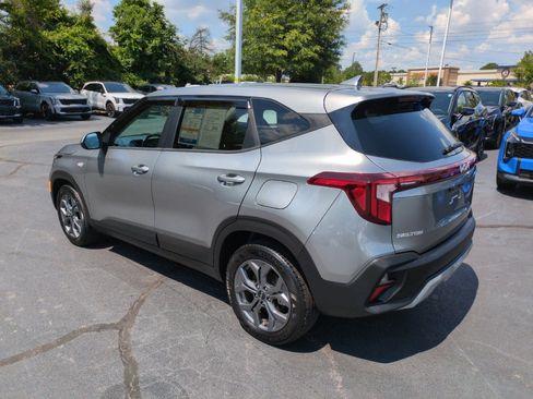 Used 2024 Kia Seltos LX AWD/4WD image 5