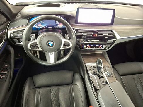 Used 2021 BMW M550i xDrive w/ Dynamic Handling Package image 2