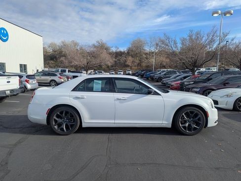 Used 2022 Chrysler 300 Touring w/ Sport Appearance Package image 2