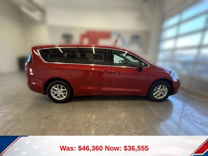 New 2026 Chrysler Pacifica Select