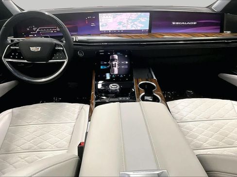 Used 2025 Cadillac Escalade Sport Platinum w/ LPO, Floor Liner Package AWD/4WD image 15
