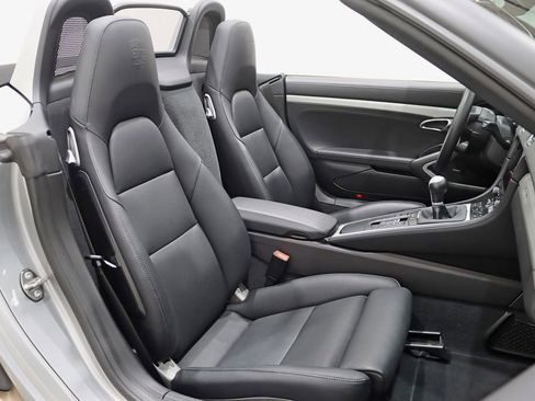 Used 2022 Porsche 718 Boxster RWD image 33
