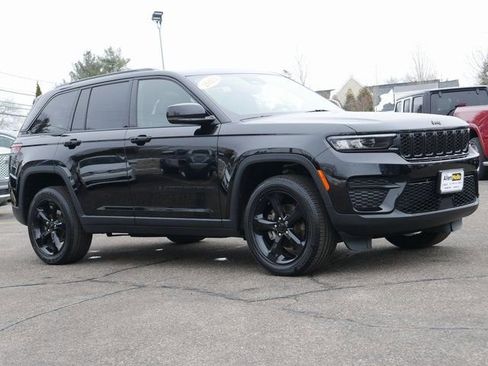 Used 2023 Jeep Grand Cherokee Altitude image 8