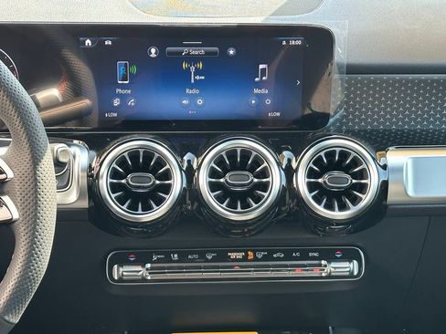 Used 2024 Mercedes-Benz GLB 250 image 22