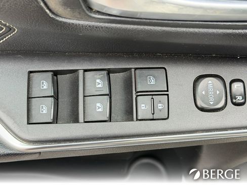 Used 2017 Toyota Camry XLE w/ Moonroof Package FWD image 19