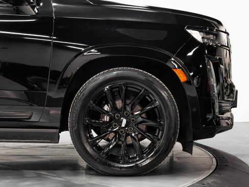 Used 2023 Cadillac Escalade Sport Platinum w/ LPO, ONYX Package image 18