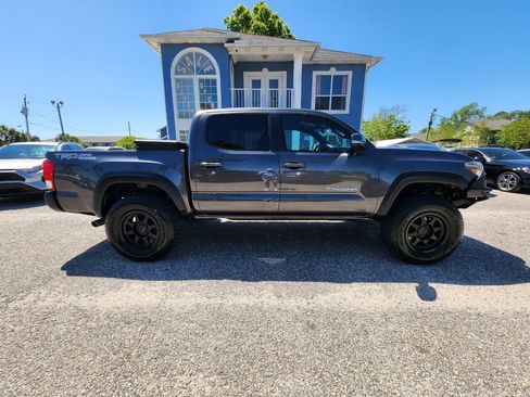 Used 2017 Toyota Tacoma TRD Off-Road w/ Tow Package image 6