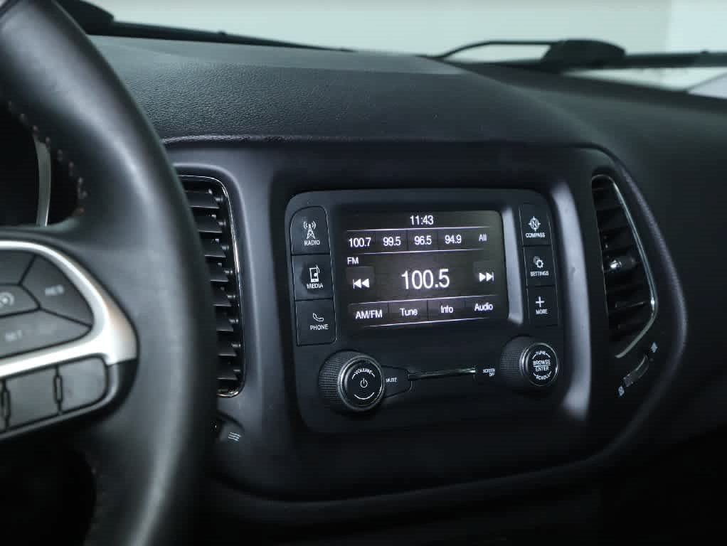 Used 2018 Jeep Compass Latitude FWD image 21