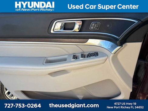 Used 2019 Ford Explorer Limited w/ Class II Trailer Tow Package FWD image 11