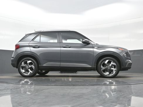 Certified 2025 Hyundai Venue Limited image 31