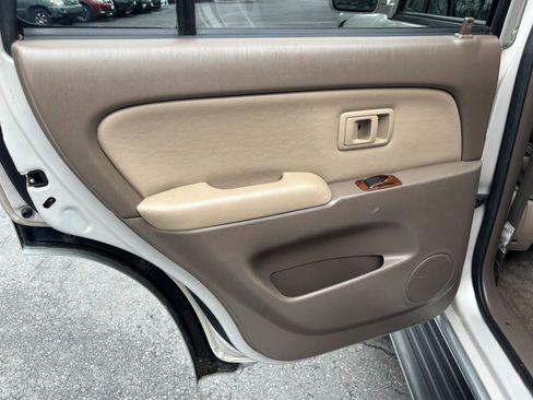 Used 2000 Toyota 4Runner Limited image 16