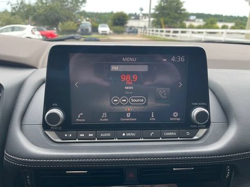 Used 2021 Nissan Rogue SL FWD image 15