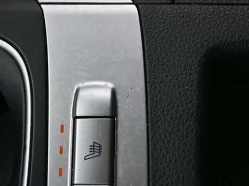 Used 2024 Kia Carnival LX FWD image 17
