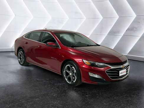 Used 2024 Chevrolet Malibu LT image 1