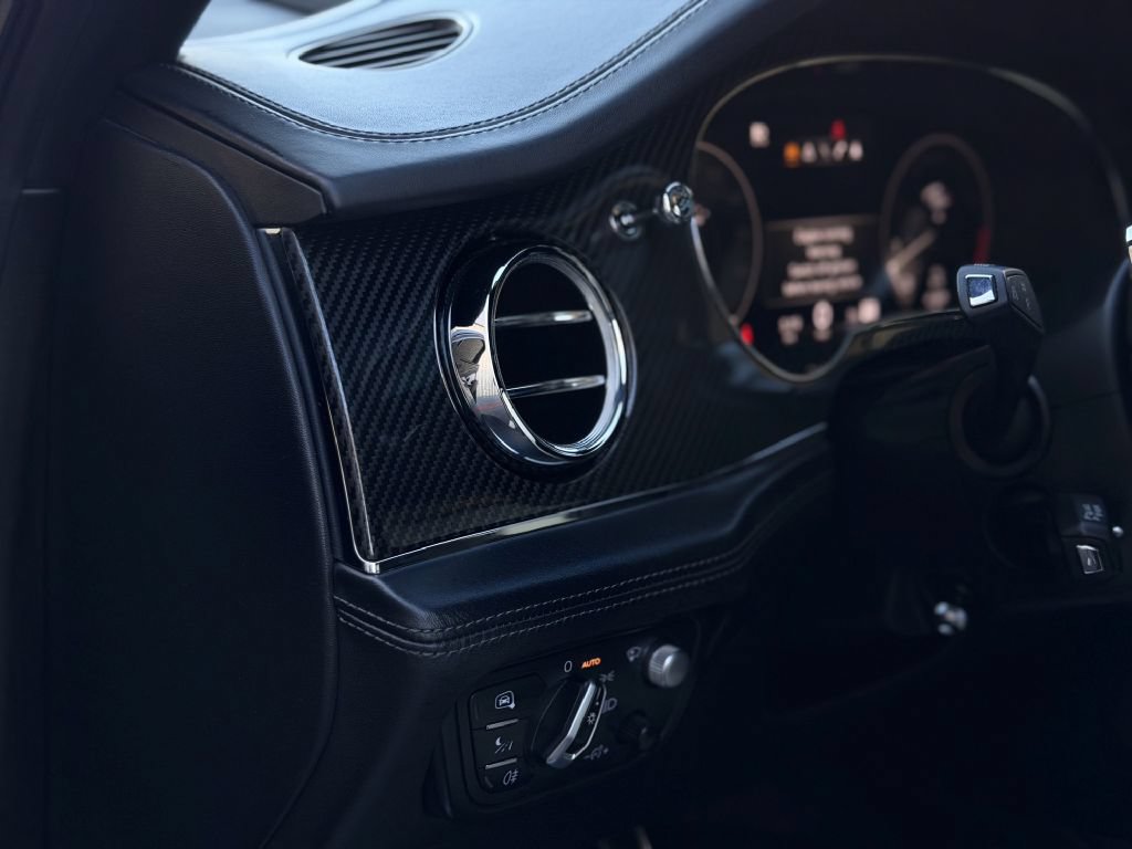 Used 2021 Bentley Bentayga AWD/4WD image 10