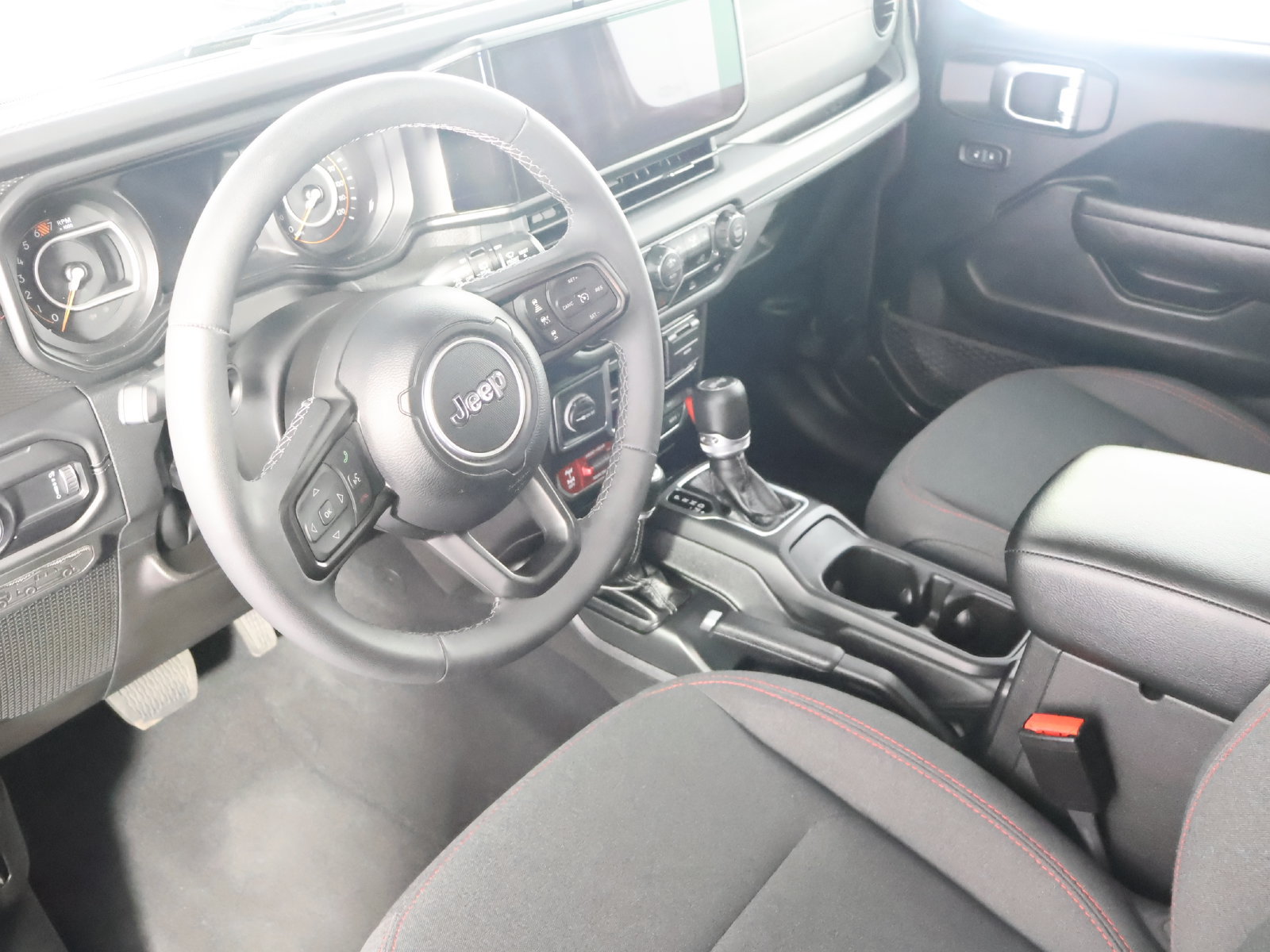 Used 2025 Jeep Wrangler Unlimited Rubicon AWD/4WD image 25
