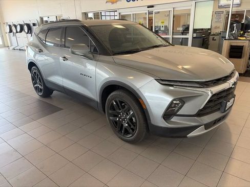 Used 2023 Chevrolet Blazer LT w/ Convenience Package FWD image 2