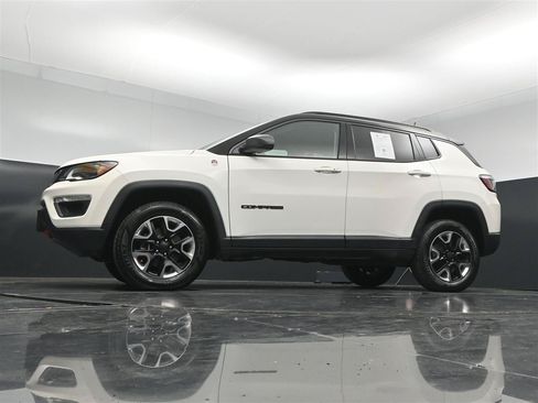 Used 2018 Jeep Compass Trailhawk w/ Leather Interior Group AWD/4WD image 23