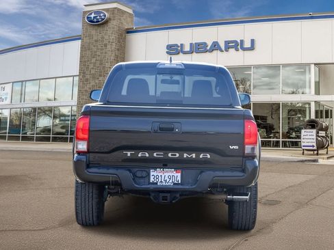 Used 2017 Toyota Tacoma SR5 image 3