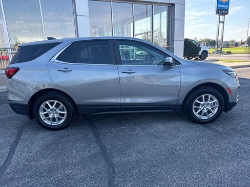 Used 2024 Chevrolet Equinox LT FWD image 2