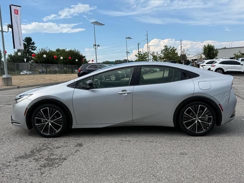 Certified 2024 Toyota Prius XLE FWD image 9