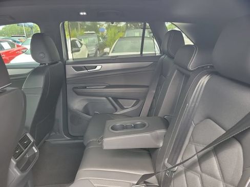 Used 2026 Volkswagen Atlas Cross Sport SE FWD image 13