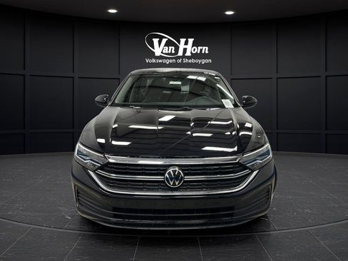 Used 2024 Volkswagen Jetta SE w/ Panoramic Sunroof Package FWD image 8