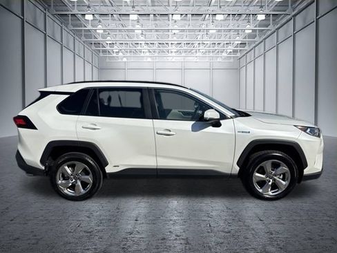 Used 2021 Toyota RAV4 XLE Premium AWD/4WD image 6