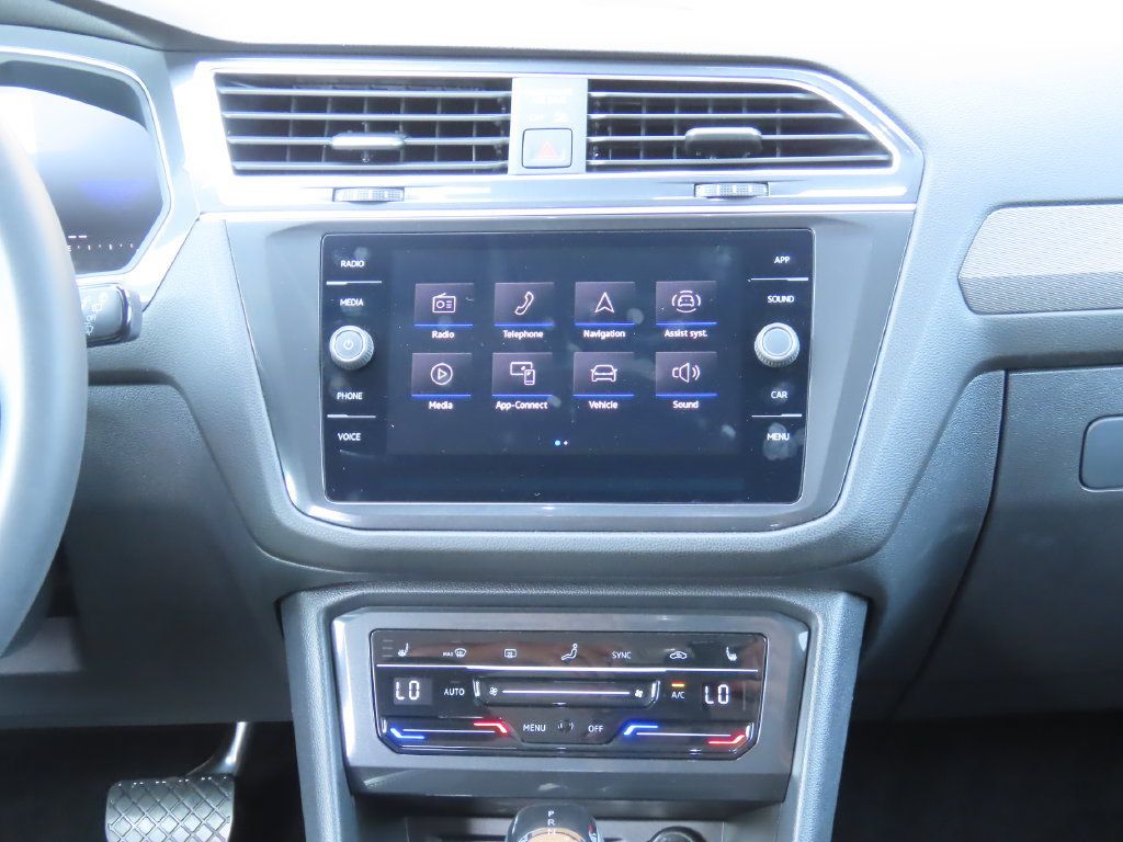 Used 2023 Volkswagen Tiguan SE FWD image 8