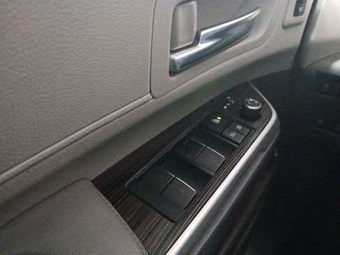 Used 2021 Toyota Sienna Limited image 19