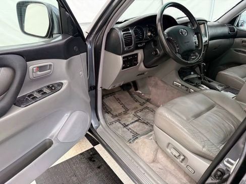 Used 2007 Toyota Land Cruiser w/ Convenience Pkg image 29