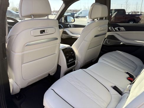 Used 2025 BMW X7 M60i image 21