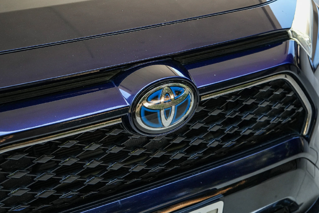 Used 2023 Toyota RAV4 SE w/ Weather & Moonroof Package AWD/4WD image 9