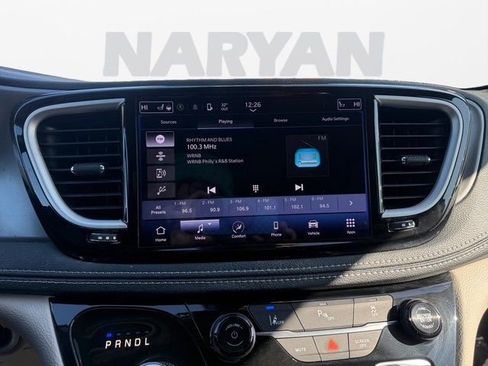 Used 2022 Chrysler Pacifica Touring-L image 21