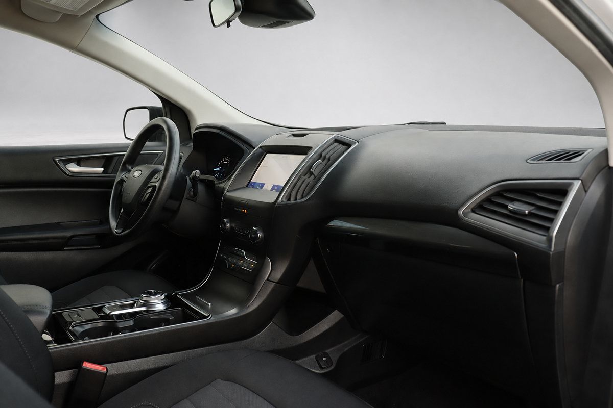 Used 2020 Ford Edge SE FWD image 22