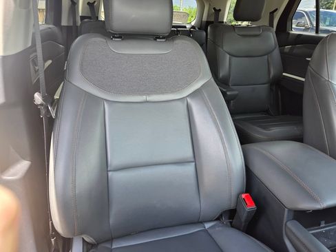 Used 2025 Ford Explorer Active w/ Active Comfort Package AWD/4WD image 30