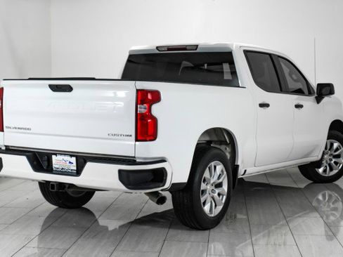 Used 2019 Chevrolet Silverado 1500 Custom w/ Custom Value Package image 6