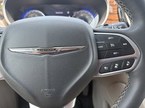Certified 2023 Chrysler Pacifica Limited image 27