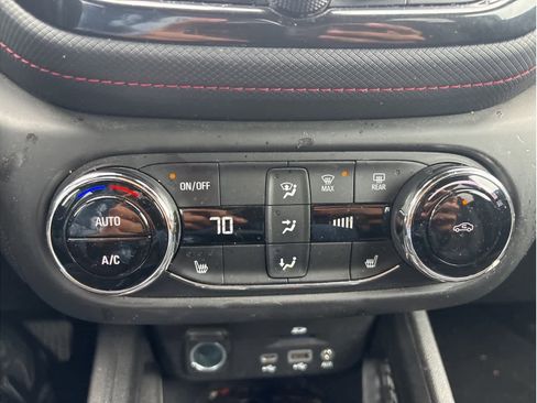 Used 2023 Chevrolet TrailBlazer RS w/ Sun and Liftgate Package image 18