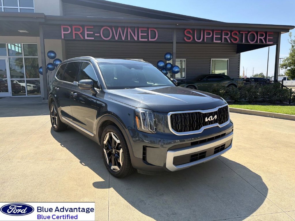 Used 2023 Kia Telluride EX w/ EX Captain's Chair Package FWD image 1