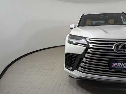 Used 2026 Lexus LX 600 4WD w/ Accessory Package (Z1) image 12