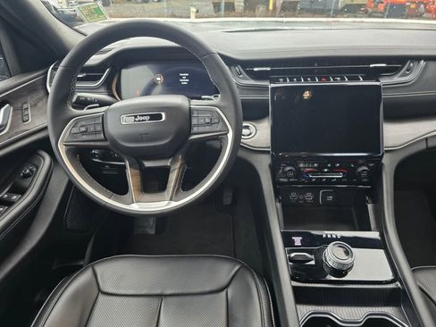 Used 2024 Jeep Grand Cherokee L Limited w/ Luxury Tech Group II image 16